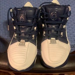 Nike LeBron James  HiGH Top basketball 👟shoes